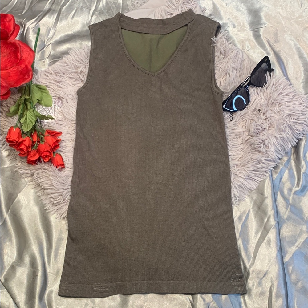 🌹Vintage Luzette • 90’s Olive Ribbed Sleeveless V-Neck Top